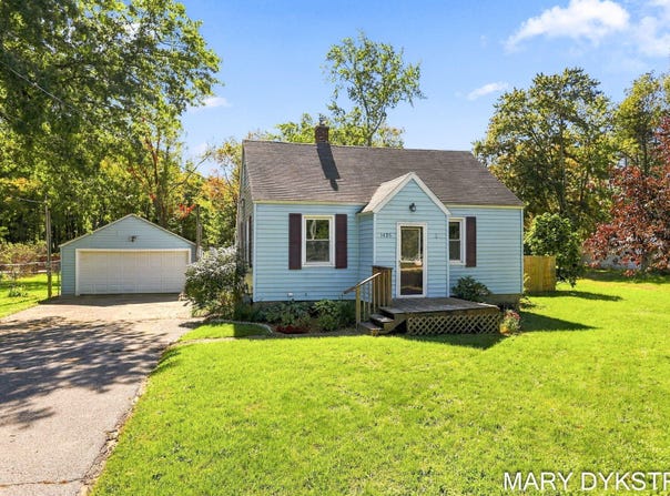 1426 W Lakewood Boulevard, Holland, MI 49424