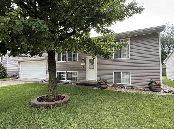 1212 N 5th Street, Clear Lake, IA 50428