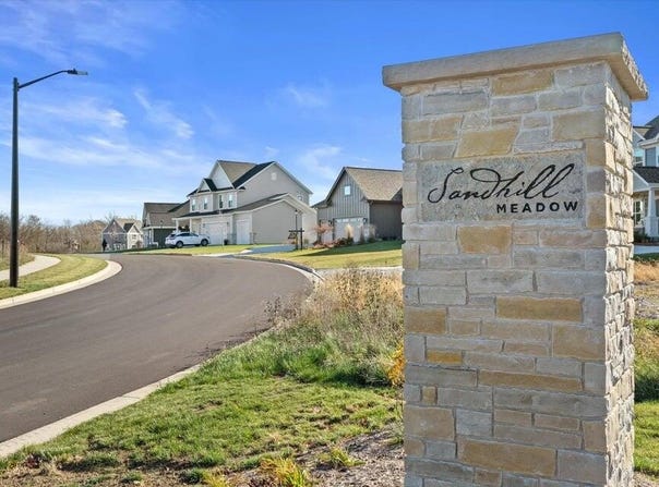 W194n5457 Broadwing Cir, Menomonee Falls, WI 53051