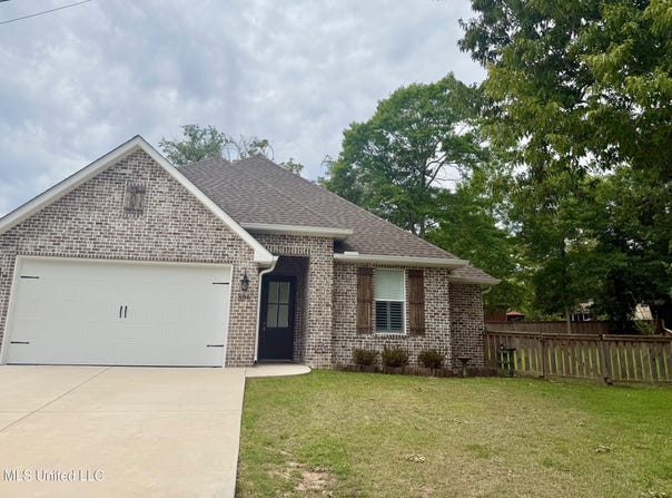 886 Maili Place, Diamondhead, MS 39525