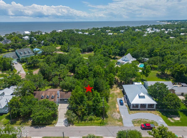 212 Bay Oaks Drive, Bay Saint Louis, MS 39520