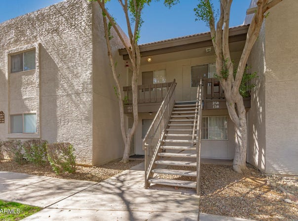 520 N STAPLEY Drive, Mesa, AZ 85203