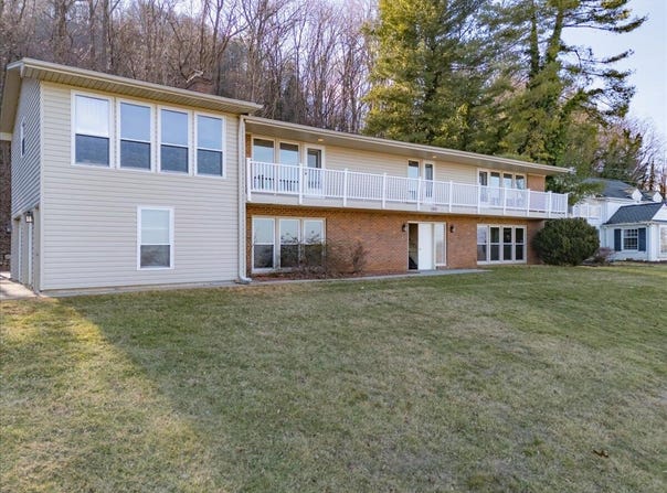 1909 Pelham DR, Roanoke, VA 24018