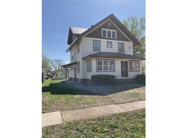 108-110 S Altona St, Holstein, IA 51025
