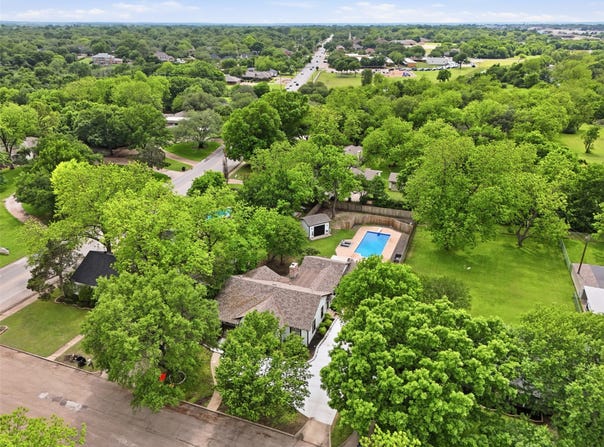 216 Sunset Drive, Cleburne, TX 76033
