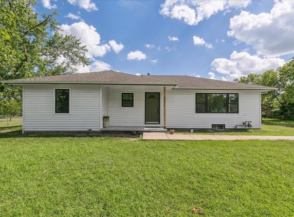 321 W 8th, Andover, KS 67002