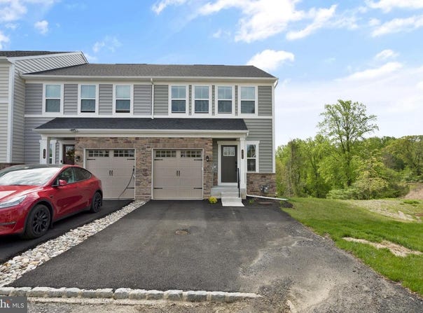 121 KYLE SQ, MEDIA, PA 19063