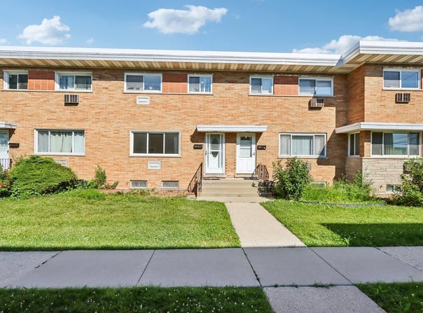 8666 Gregory Lane, Des Plaines, IL 60016