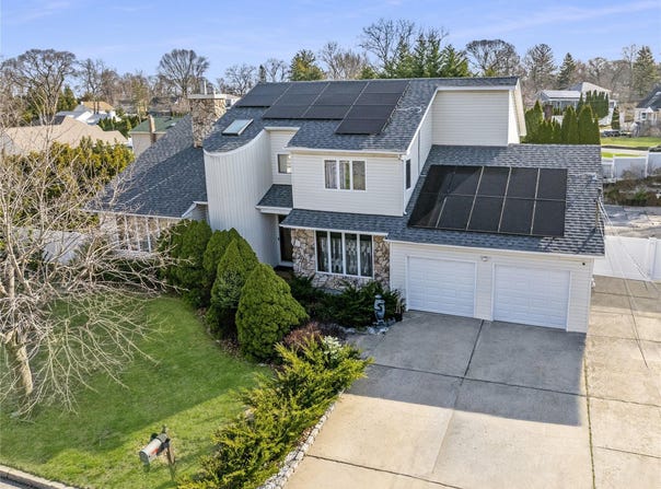 27 Cypress Drive, Kings Park, NY 11754