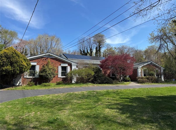 15 Cemetery Lane, Setauket, NY 11733