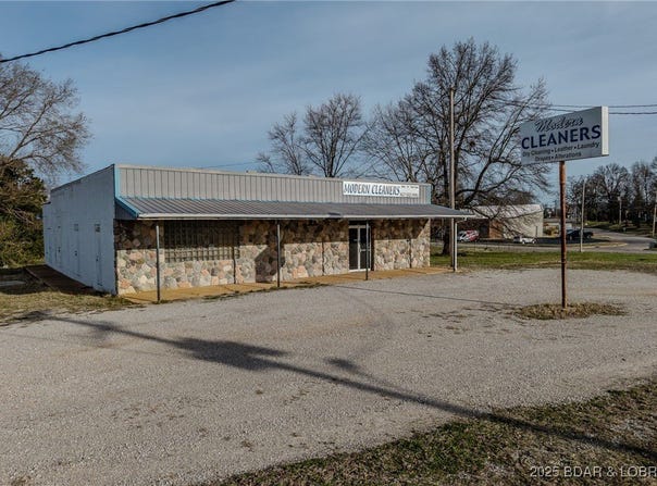 269 Sixth Street E, Lebanon, MO 65536