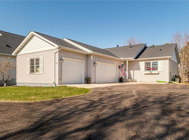 1179 Oakwood Court NW, Hutchinson, MN 55350