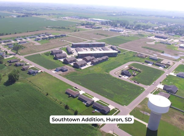 2560 Elk Run Ct, Huron, SD 57350