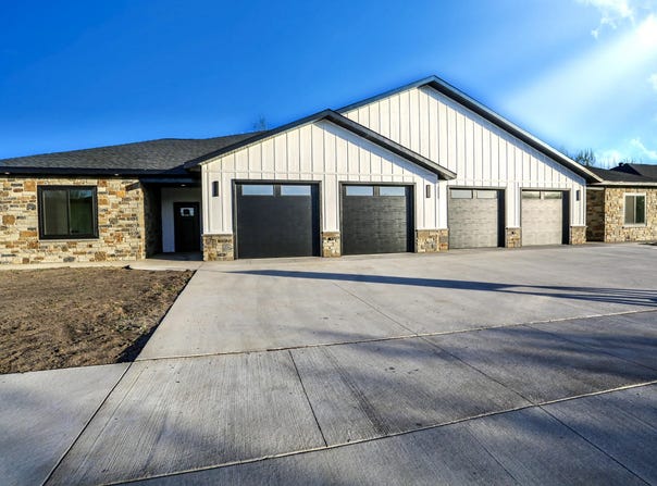 2714 Oakwood Lane, Aberdeen, SD 57401