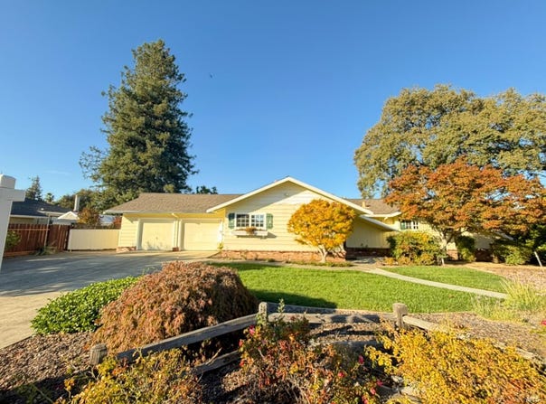 2303 Oak Knoll Drive, Santa Rosa, CA 95403