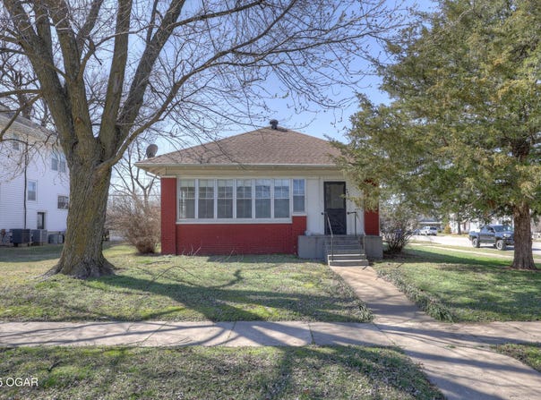 905 East Avenue, Baxter Springs, KS 66713