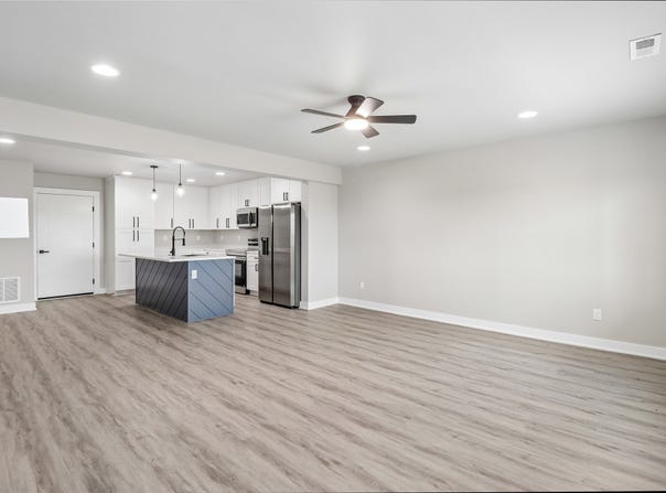 14505 Springbrook Trail, Urbandale, IA 50111