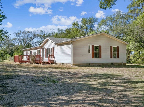10907 SW River Valley Rd, Augusta, KS 67010-0000