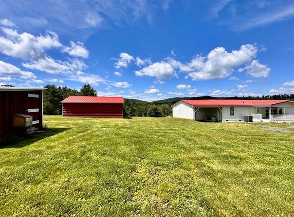 121 ROCKHOUSE RD, FAIRDALE, WV 25839