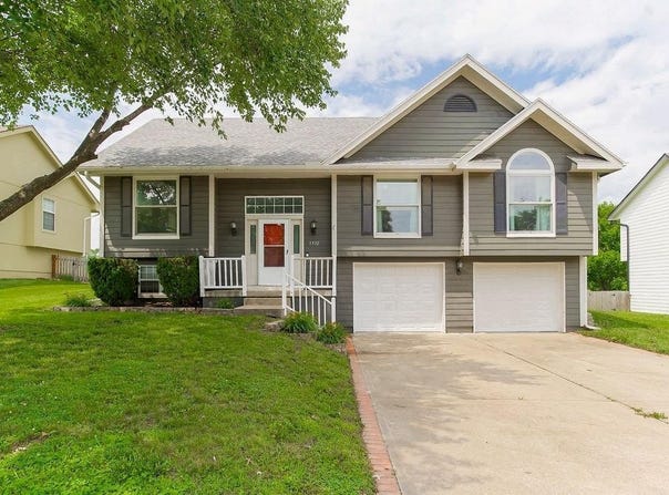 1932 SE 6th Terrace, Lee's Summit, MO 64063