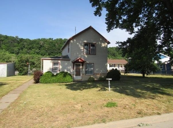 910 N 4th Street, Guttenberg, IA 52052