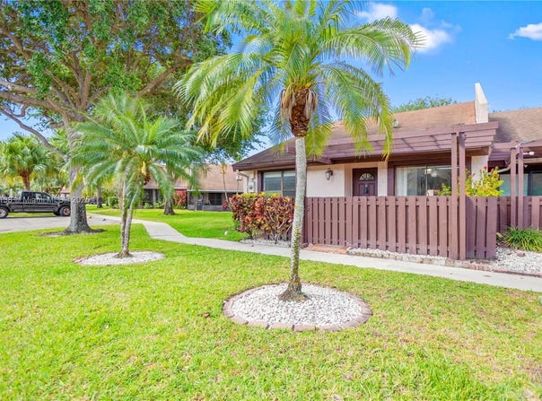 8336 NW 37th Pl, Sunrise, FL 33351