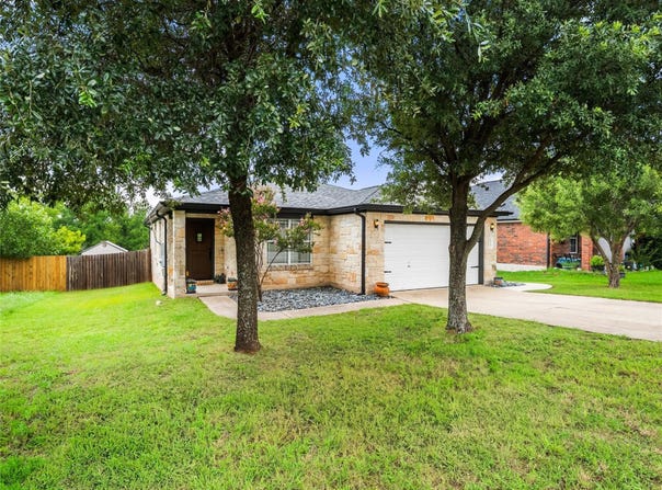 809 W South ST, Leander, TX 78641
