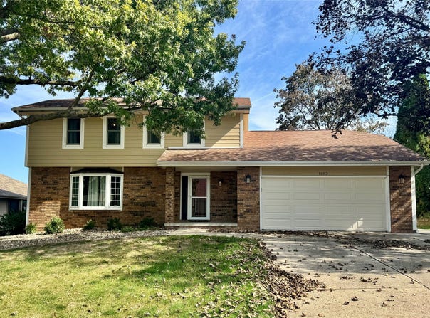 1683 NW 100th Place, Clive, IA 50325