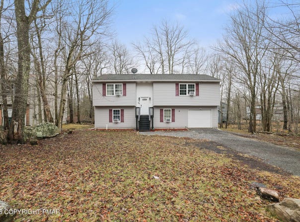 8440 Bear Trail Drive, Tobyhanna, PA 18466