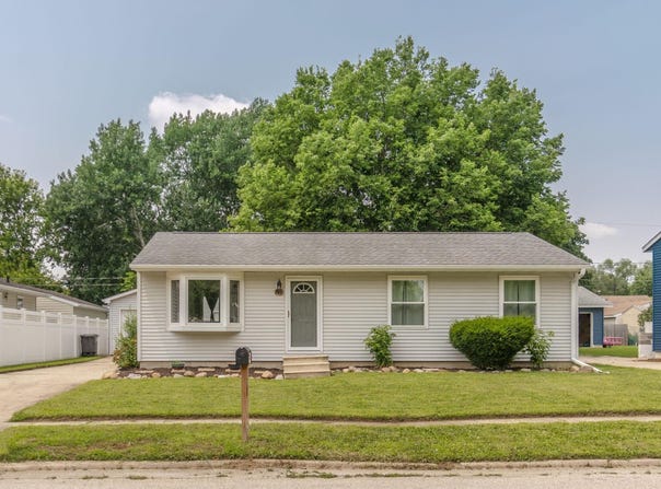 811 Cloverdale Avenue, Waterloo, IA 50703