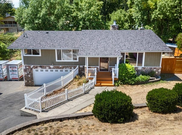 689 SHERWOOD DR, Sutherlin, OR 97479