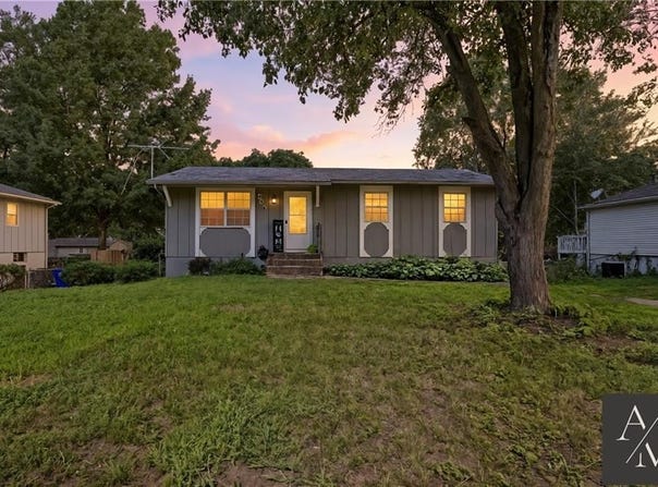 605 NE Sunnybrook Drive, Blue Springs, MO 64014