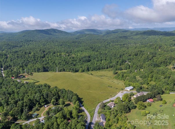 418 Mountain Page Road, Saluda, NC 28773