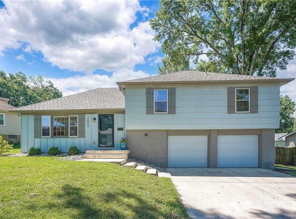 1605 NE Northaven Drive, Kansas City, MO 64118