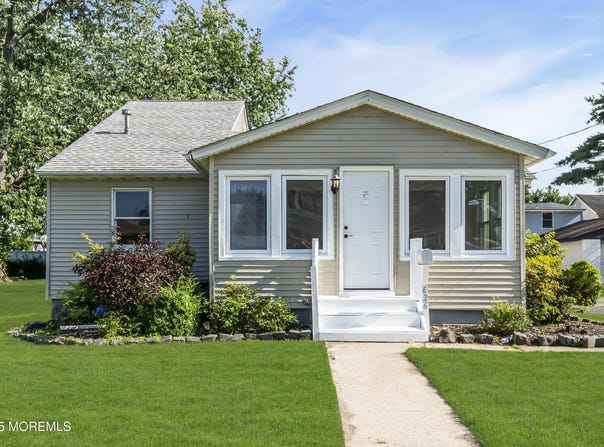 626 Clark Avenue, Union Beach, NJ 07735