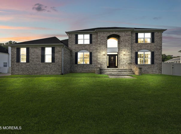83 Stevenson Drive, Marlboro, NJ 07746
