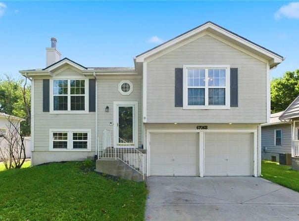6706 S Brookside Road, Pleasant Valley, MO 64068