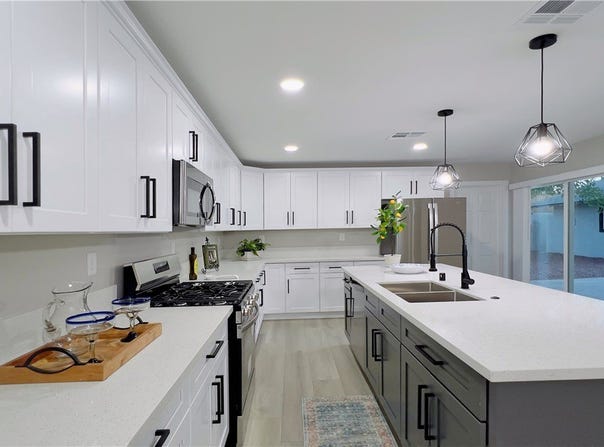 1720 E Oakey Boulevard, Las Vegas, NV 89104