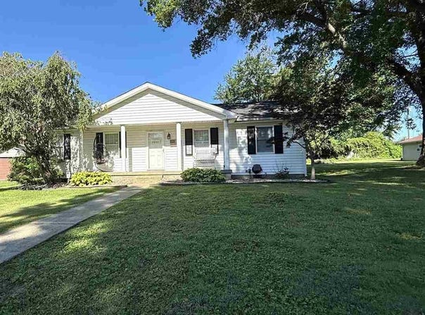 830 S Combs Street, Dugger, IN 47848
