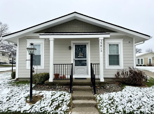 39813 Village Wood Lane, Novi, MI 48375
