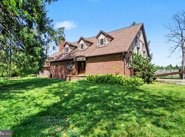 1 BARNITZ Road, CARLISLE, PA 17015