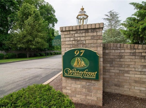 97 Farnum Pike, Smithfield, RI 02917