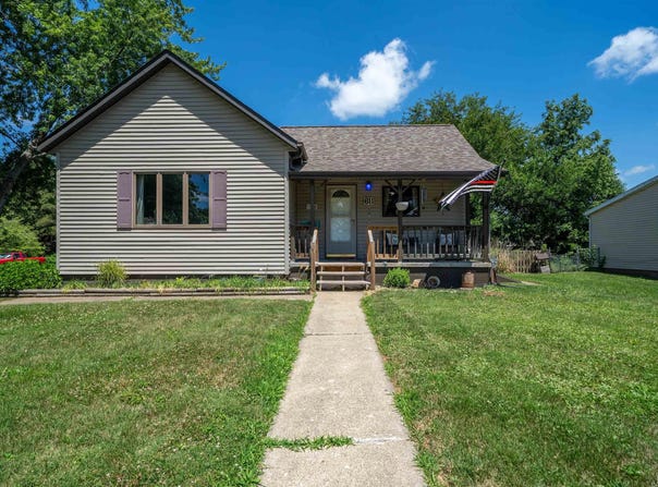 611 E ASH Street, Canton, IL 61520