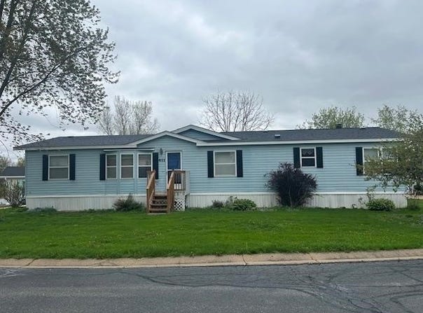 611 Opal Circle, Lannon, WI 53046