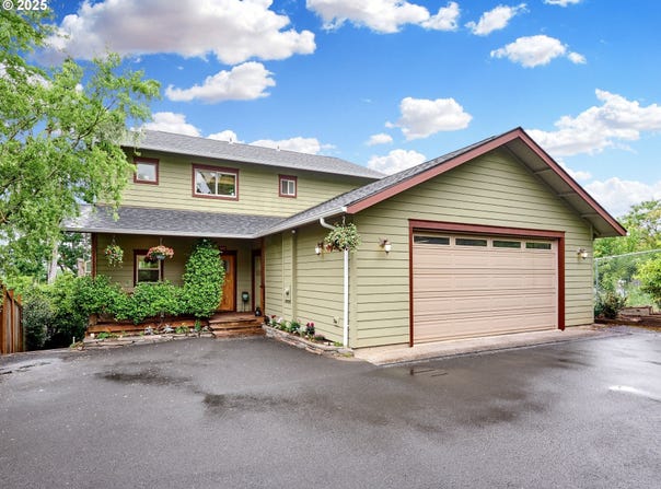 111 5th ST, Silverton, OR 97381