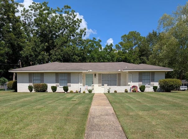 115 Armstrong Street, Headland, AL 36345
