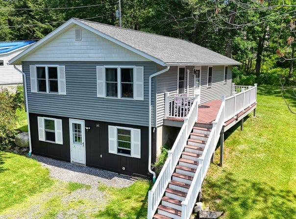 147 Memorial Drive, Winthrop, ME 04364