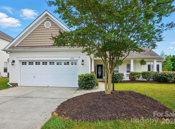 8726 Castle Cliff Drive, Matthews, NC 28105