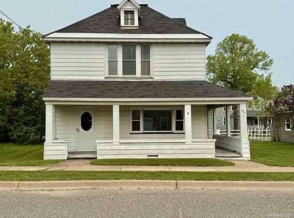 230 W RIDGE STREET, MARQUETTE, MI 49855