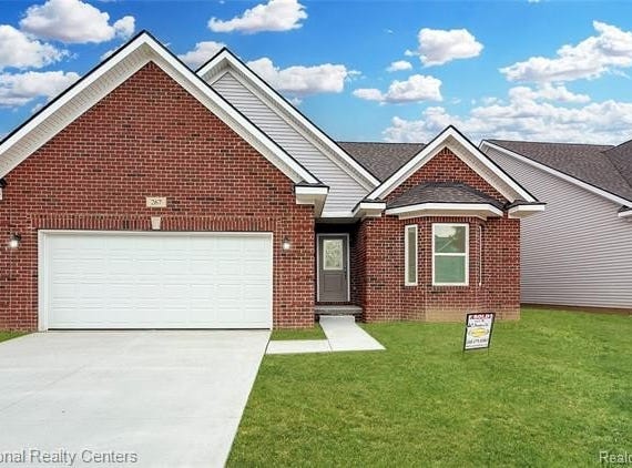 281 Devonshire Drive, Lapeer, MI 48446